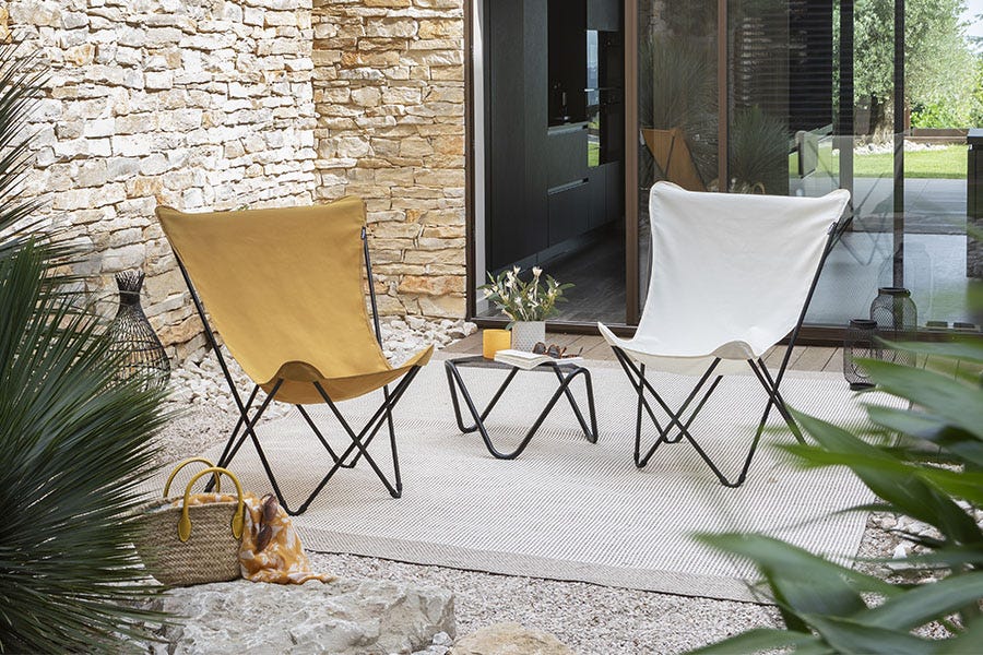Fauteuils papillon Pop Up jaune et blanc style années 70 et 2000